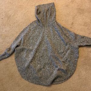 Leo and Nicole sweater VEUC